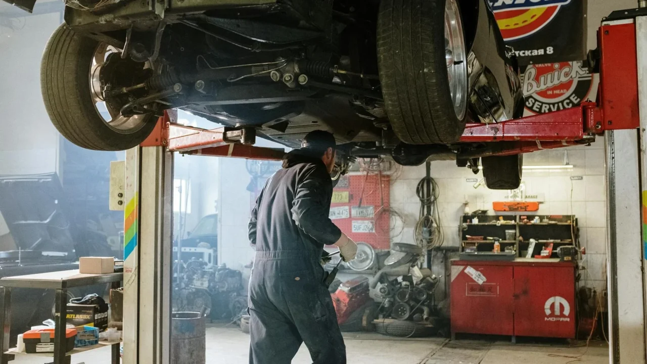 Mechanic Car Garage